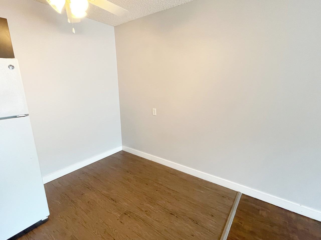 MacDonald Place Apartments - Photo 4 of 8