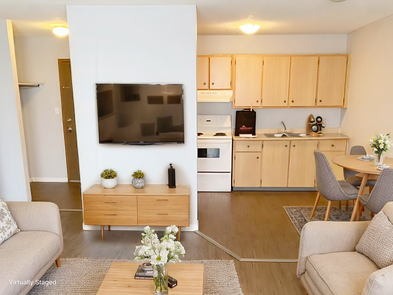 Skylark Manor - Photo 4 of 12