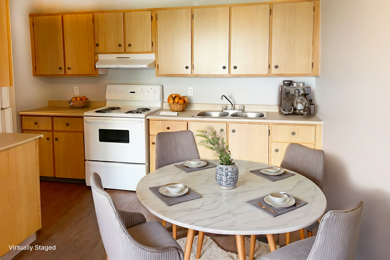 Skylark Manor - Photo 5 of 12