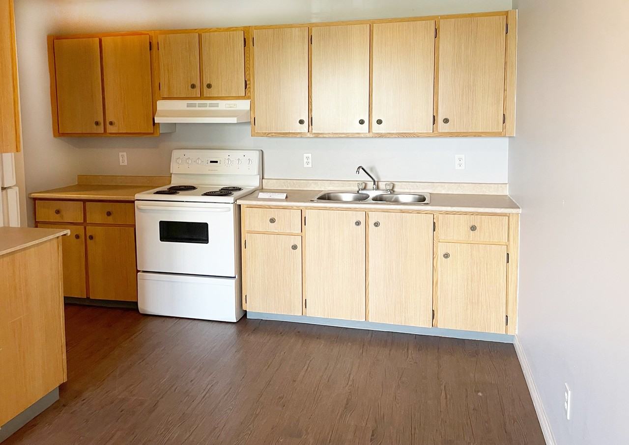 Skylark Manor - Photo 7 of 11