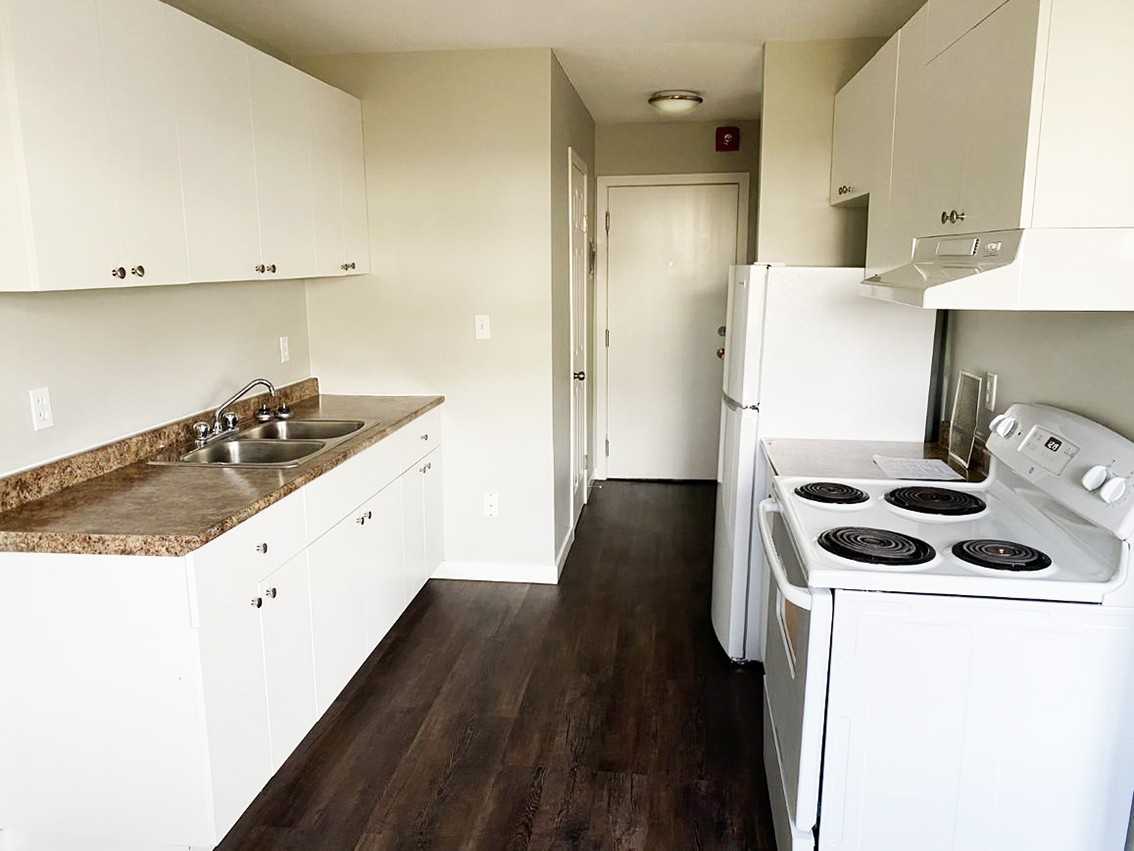 The Courtyards Apartments - Photo 7 of 18