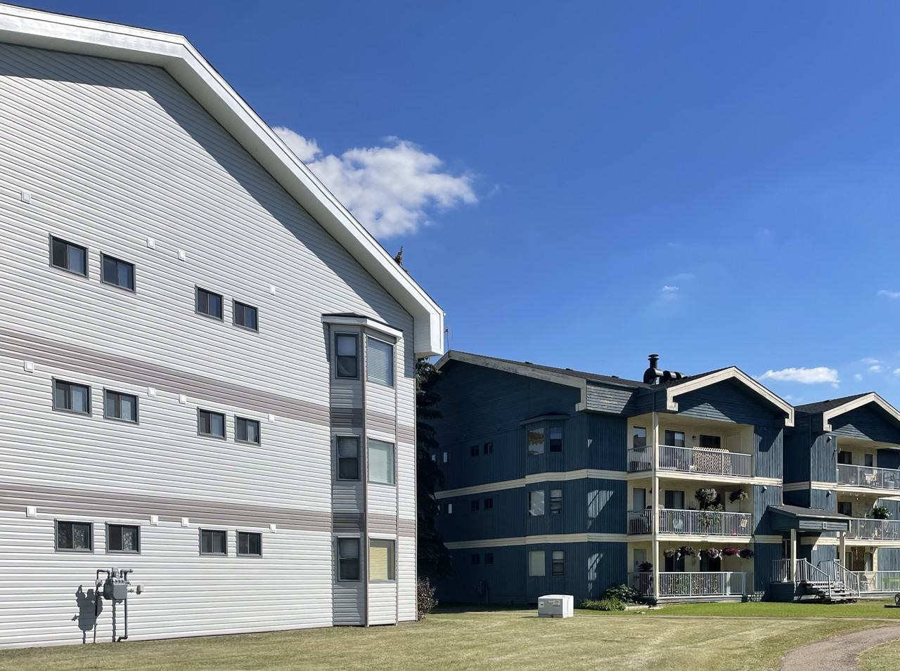 Cedar Manor - Photo 3 of 10