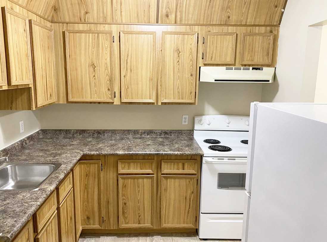 Cedar Manor - Photo 5 of 10