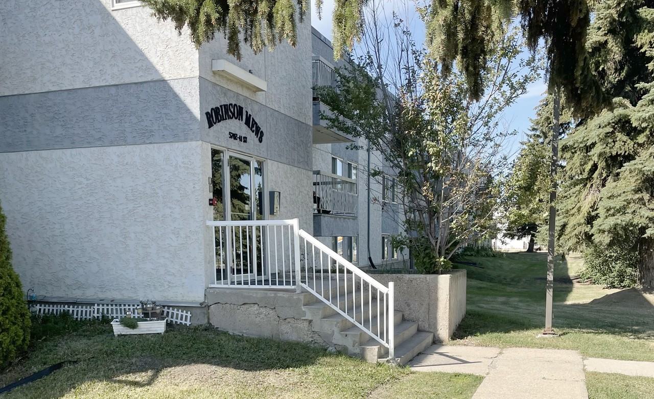 Robinson Mews - Photo 2 of 8