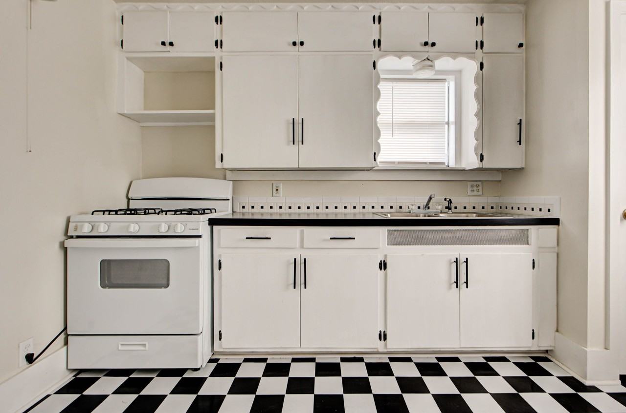 311 South Webster Avenue - Photo 7 of 22