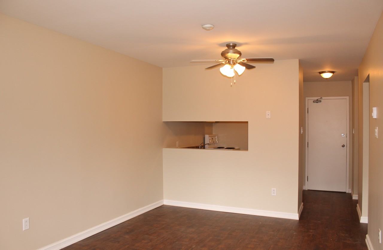 Keane Manor - Photo 4 of 8