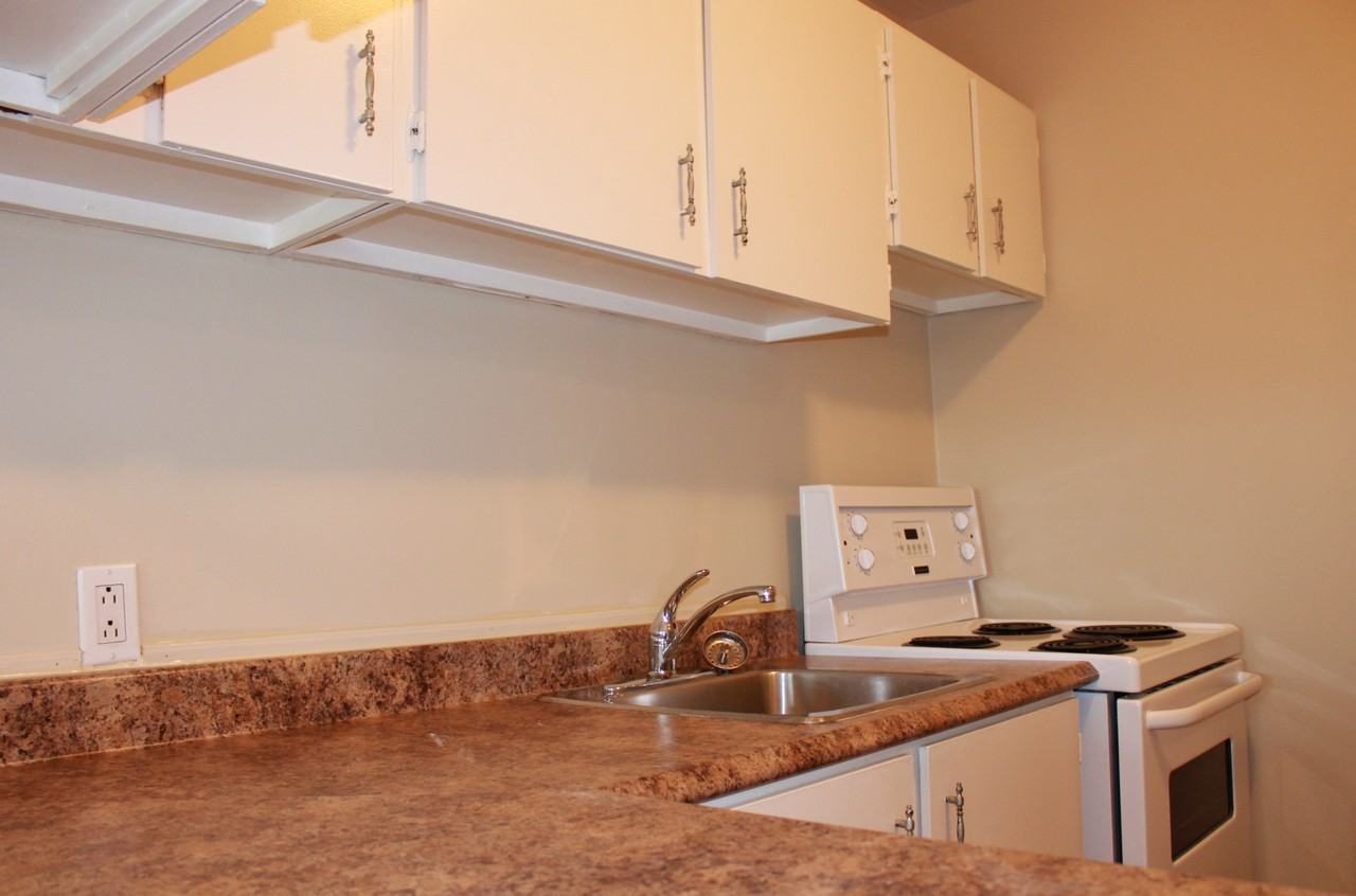 Keane Manor - Photo 5 of 8