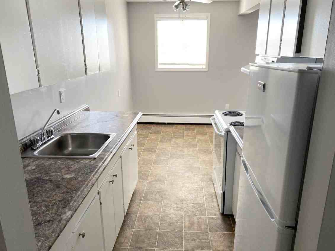 MacKenzie Manor - Photo 5 of 14