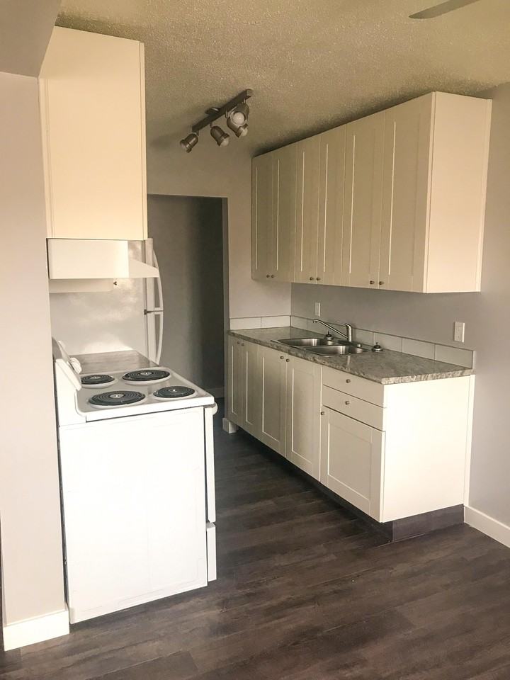 MacKenzie Manor - Photo 6 of 14