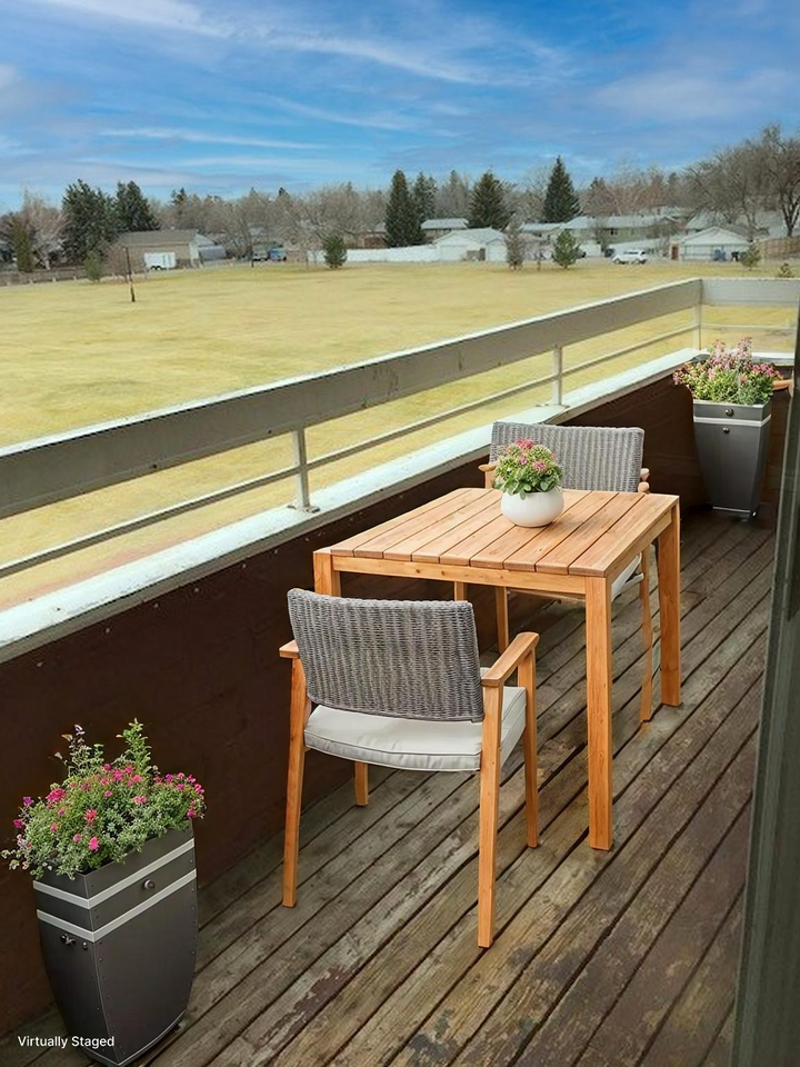 Winston Villa - Photo 5 of 12