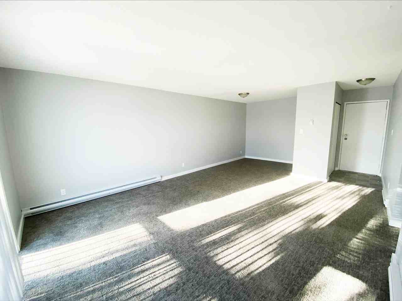 Manor 99 - Photo 5 of 8