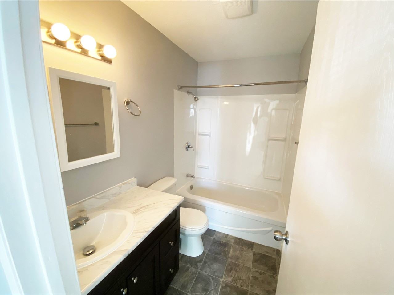 Manor 99 - Photo 6 of 8