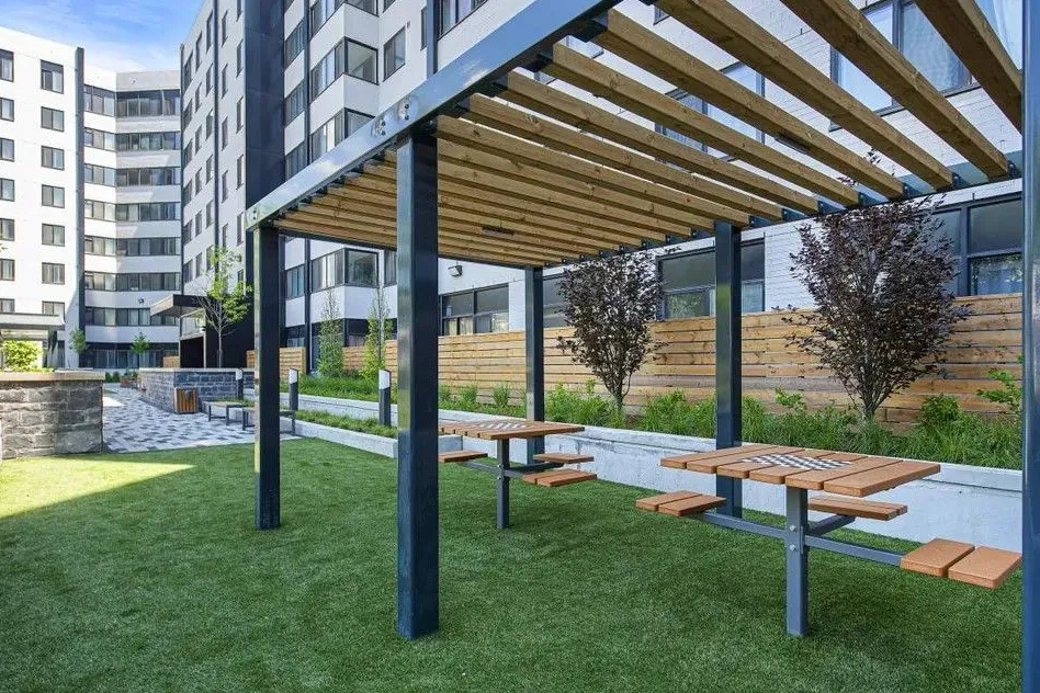 295 Dufferin Street - Photo 3 of 29