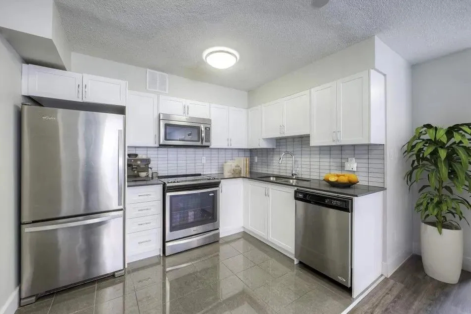 295 Dufferin Street - Photo 2 of 31