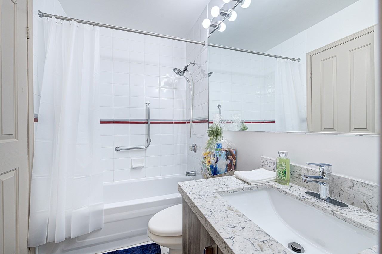 Holly Square Apartments - Photo 4 of 29