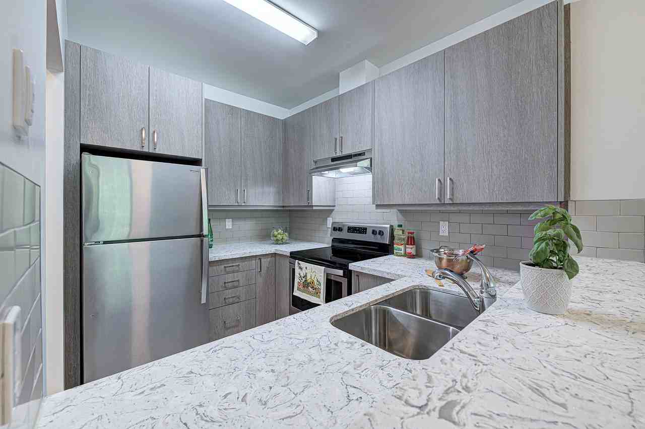 Holly Square Apartments - Photo 5 of 29