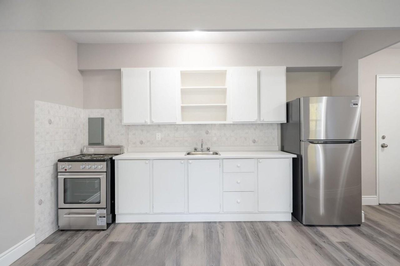 468 Ottawa Street North, Hamilton - Photo 7 of 9