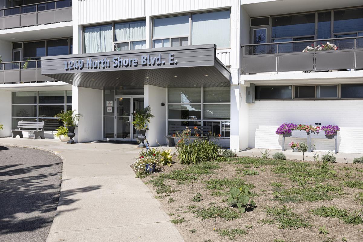 1249 North Shore Boulevard, East - Photo 3 of 41