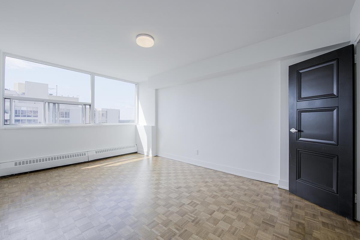 1249 North Shore Boulevard, East - Photo 4 of 41