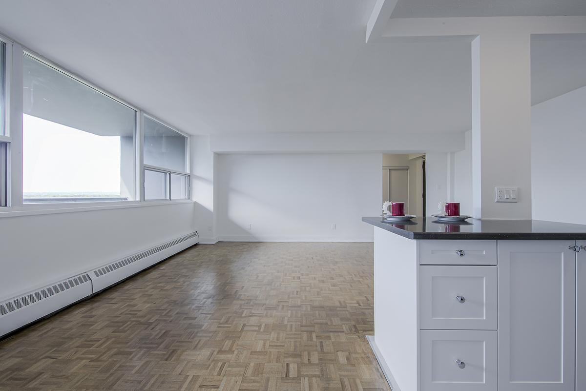 1249 North Shore Boulevard, East - Photo 7 of 41