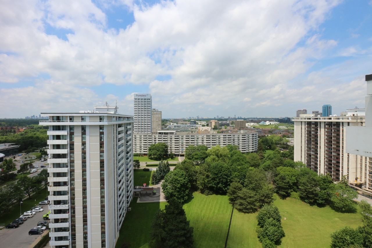 200 Gateway Blvd - Photo 4 of 13