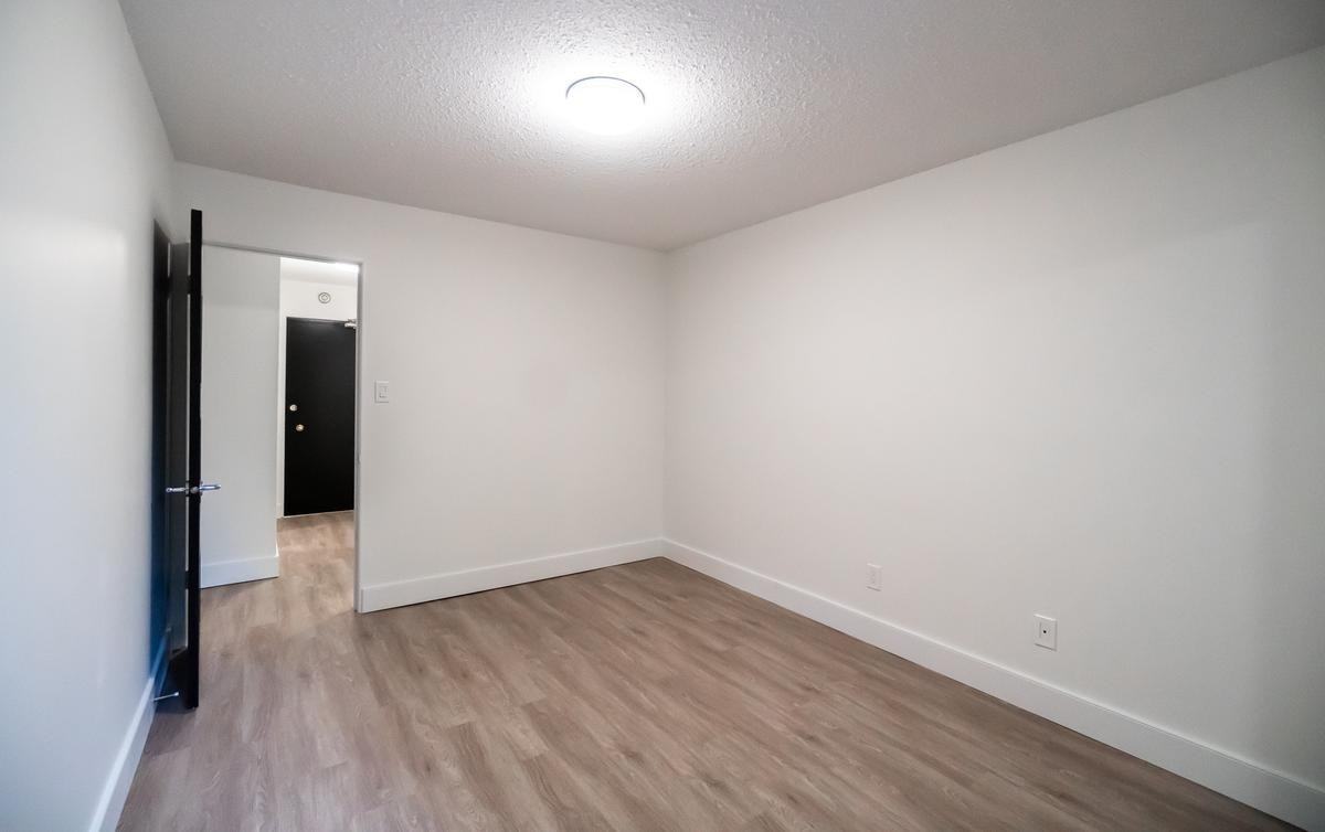 720 Queens Avenue - Photo 4 of 15