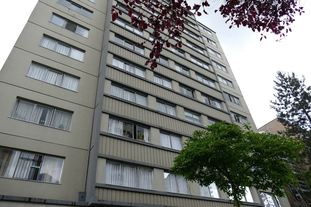 Cameo Manor - Photo 3 of 12