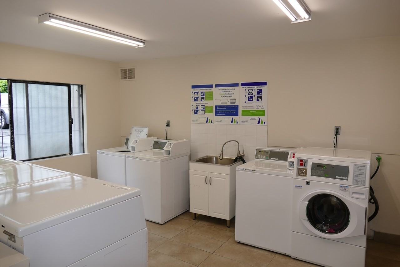 Cameo Manor - Photo 7 of 12