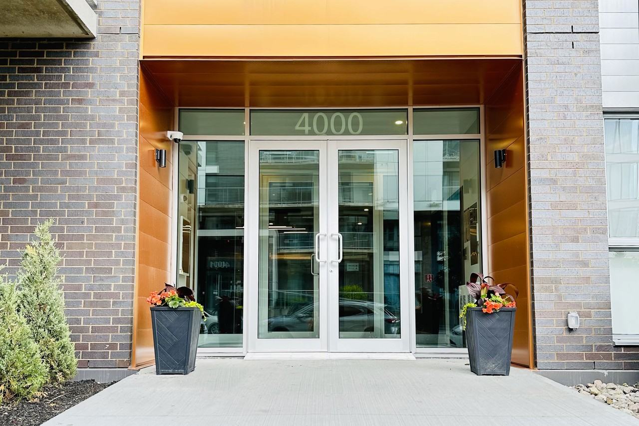 Loumii - Photo 2 of 15