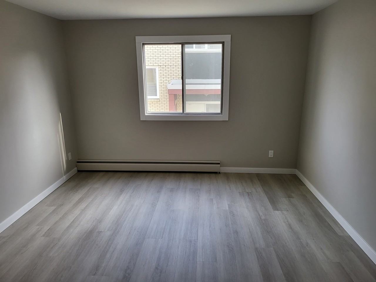 11919-104 St - Photo 5 of 5