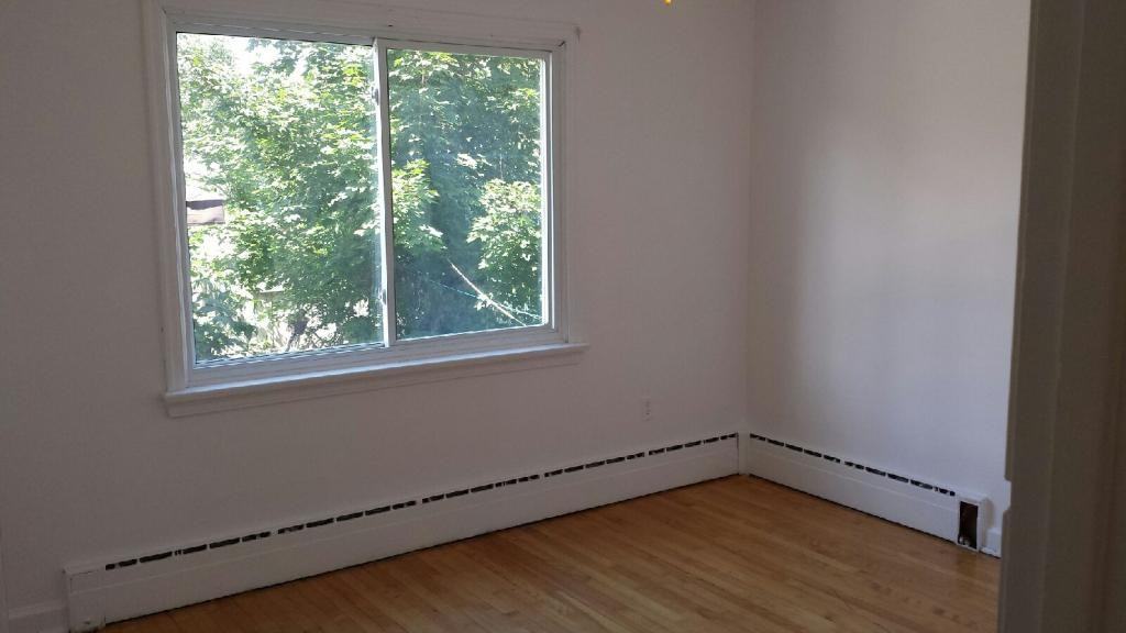 1530 Gilles St - Photo 5 of 11