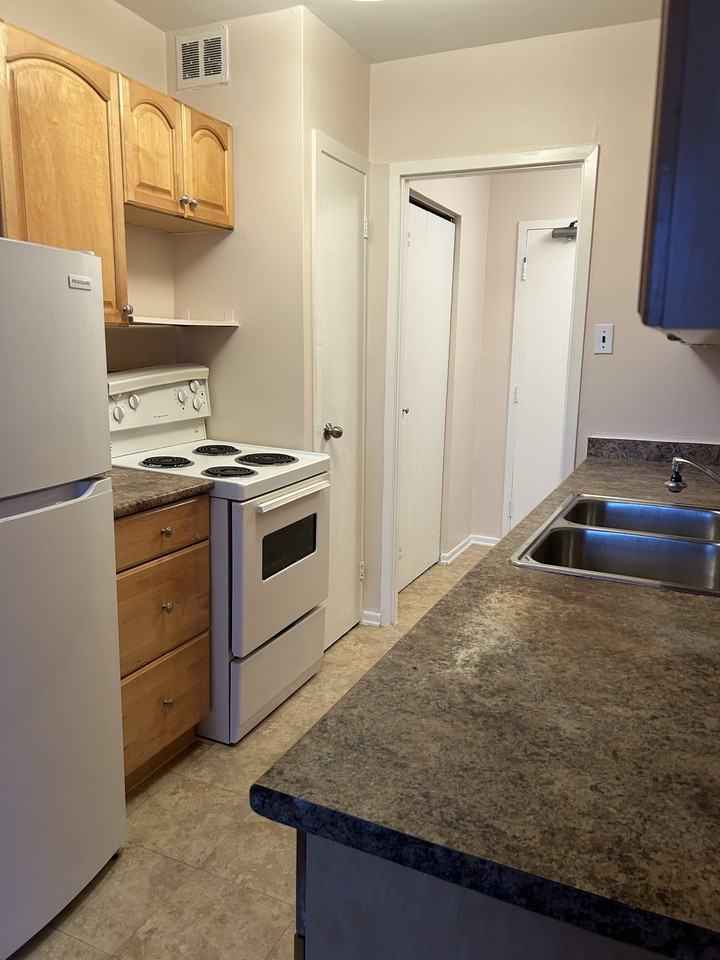 2095 Prospect St - Photo 4 of 25
