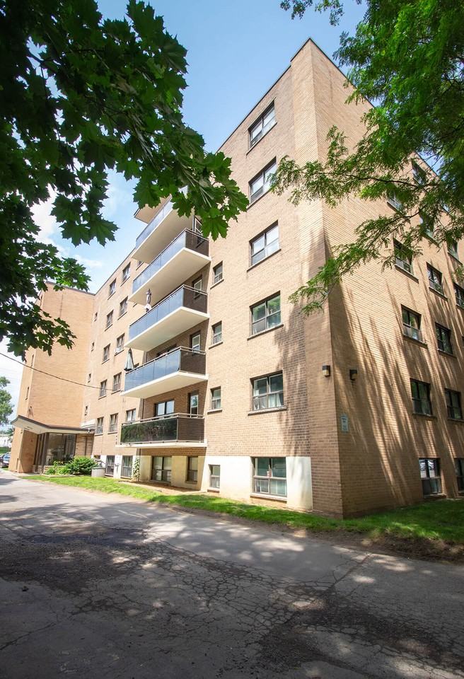 384 St Paul St - Photo 4 of 27