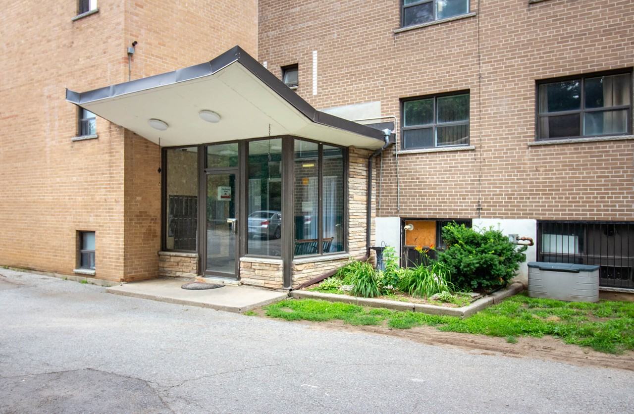 384 St Paul St - Photo 5 of 27