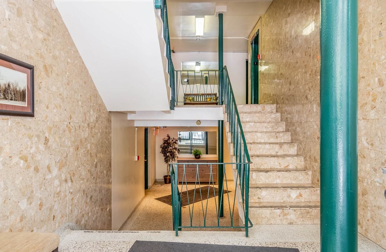 384 St Paul St - Photo 6 of 27