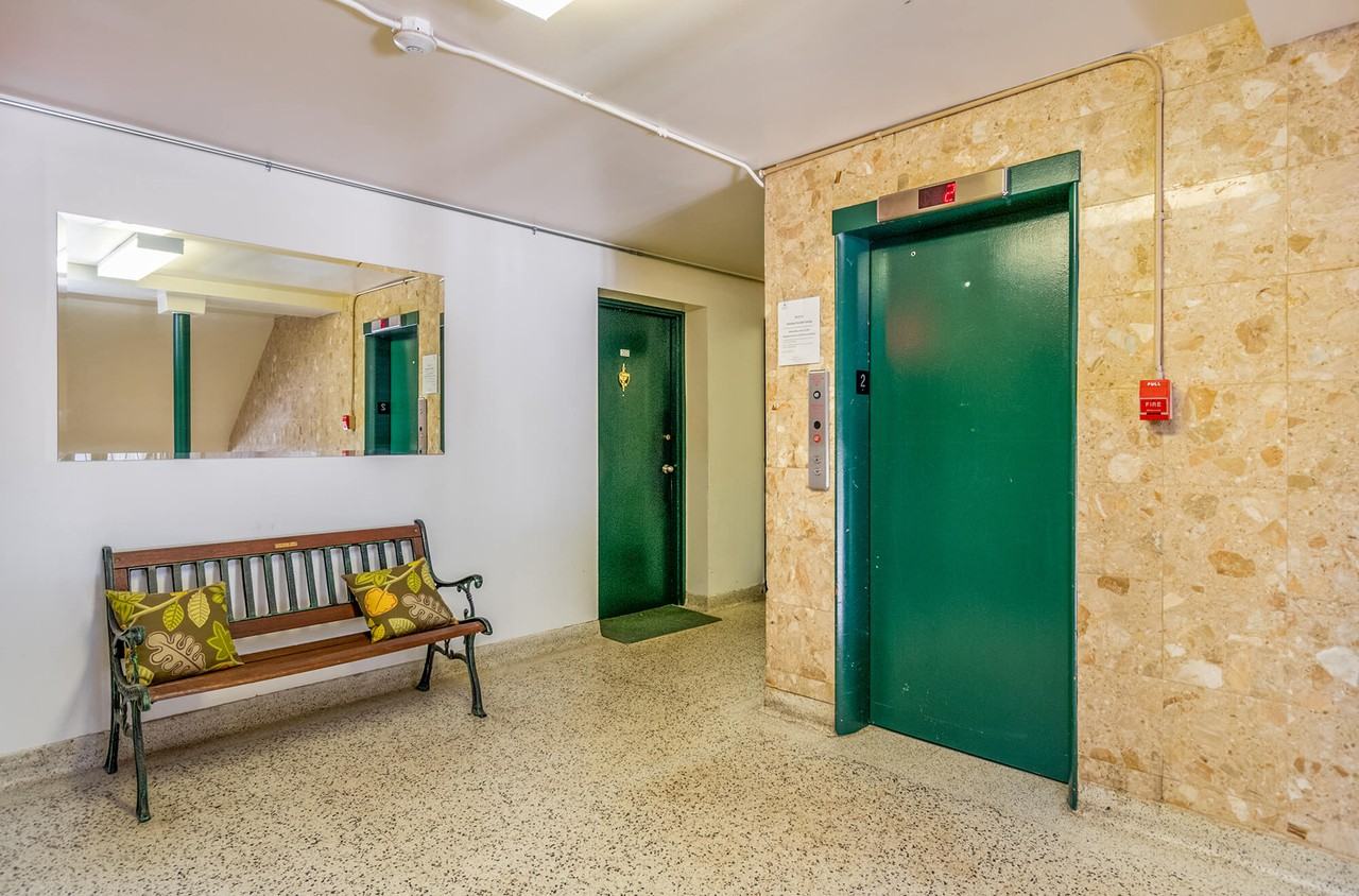 384 St Paul St - Photo 7 of 27