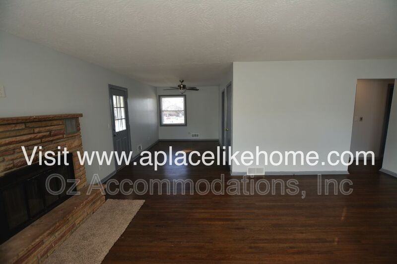 4340 W 51st St - Photo 4 of 29