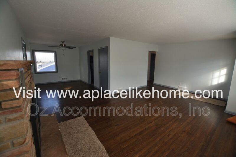 4340 W 51st St - Photo 5 of 29