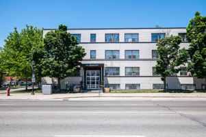 featured image of 206 Lakeshore Rd E