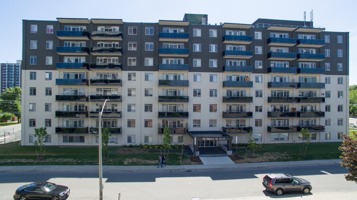 28 Helene Street North - Photo 3 of 23