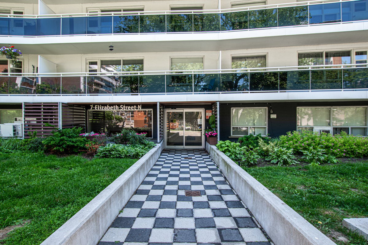 7 Elizabeth Street North - Photo 2 of 36