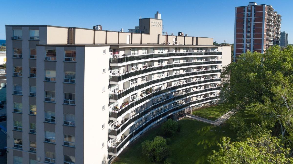 7 Elizabeth Street North - Photo 3 of 36