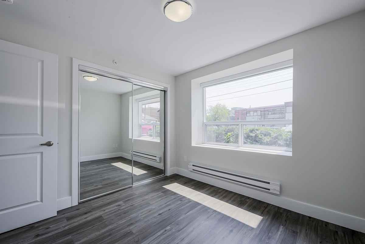 7 Elizabeth Street North - Photo 7 of 36