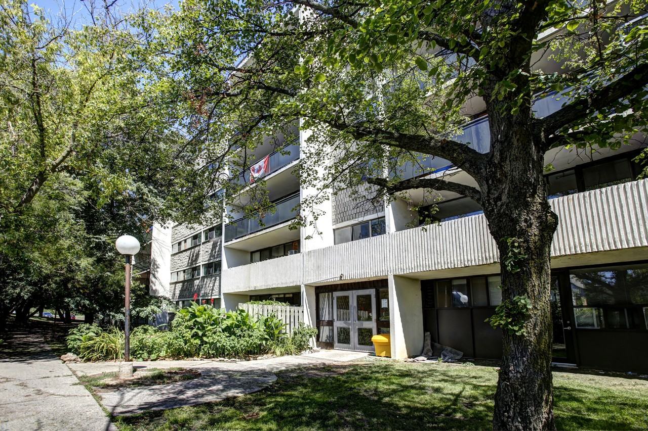 666 King Street, East - Photo 3 of 24