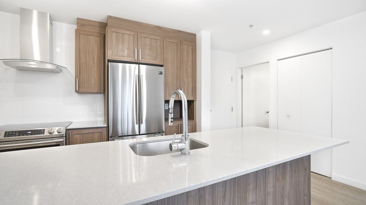 9801 Rue Ceres - Douek.ca - Photo 2 of 50