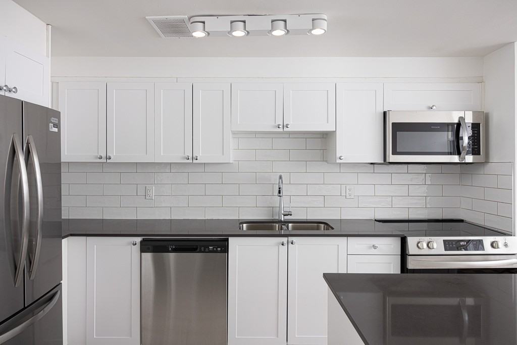 105 Isabella Street - Photo 5 of 15