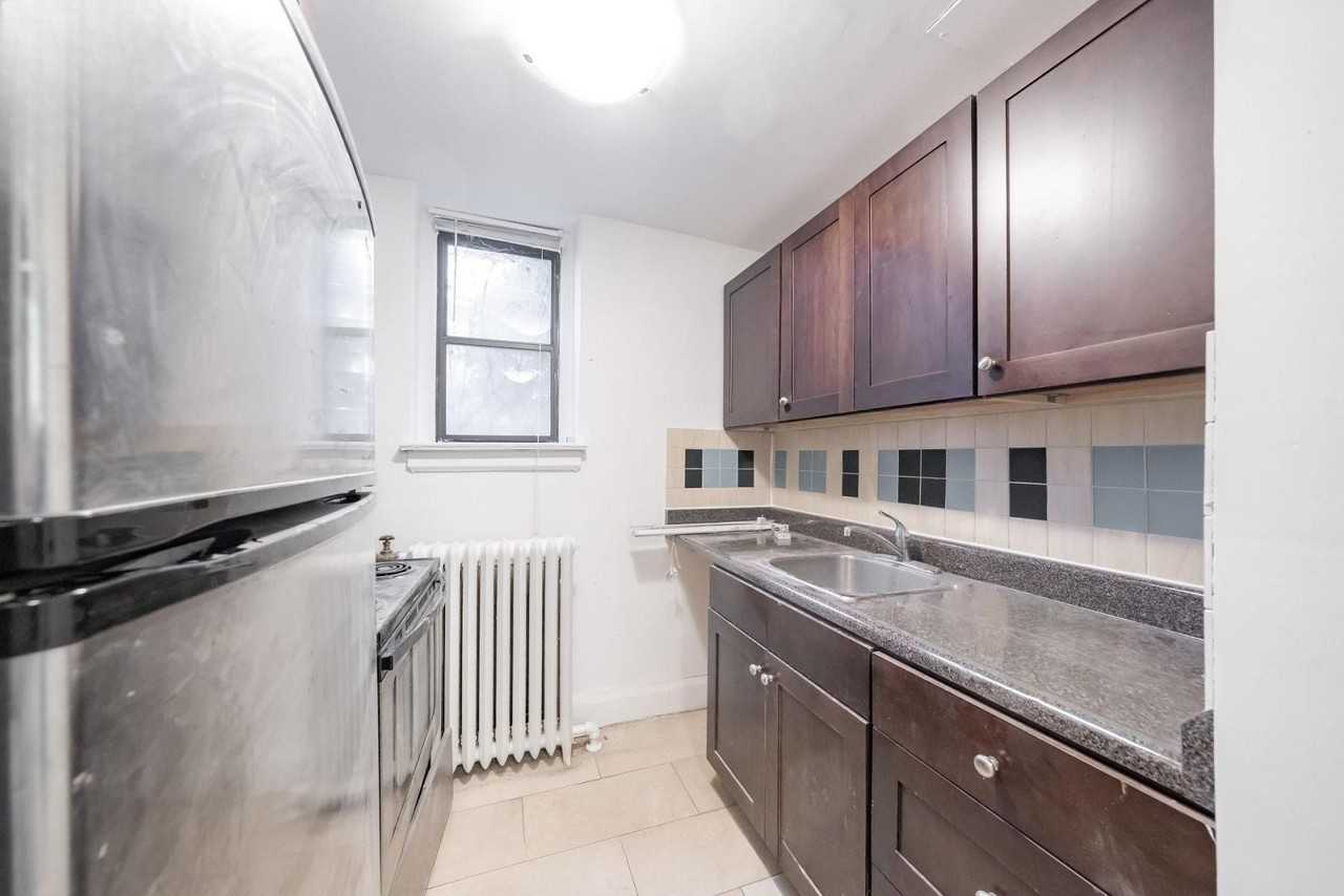 2-12 Kingston Road, Toronto - Photo 6 of 9