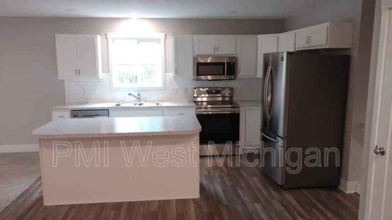 546 W Elm St - Photo 4 of 18