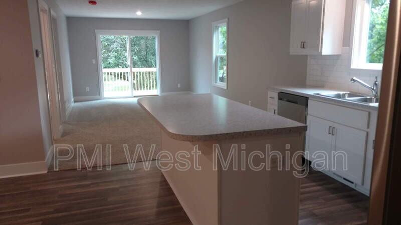 546 W Elm St - Photo 5 of 18