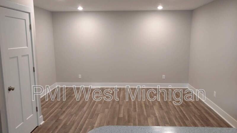 546 W Elm St - Photo 6 of 18